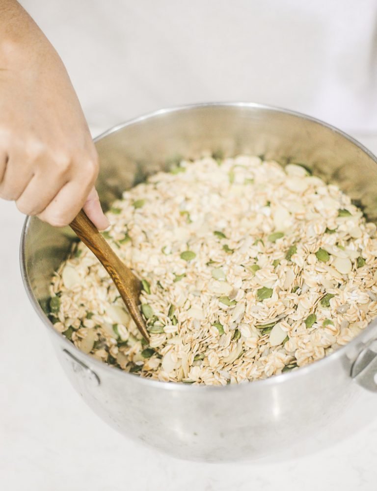 Trộn nguyên liệu